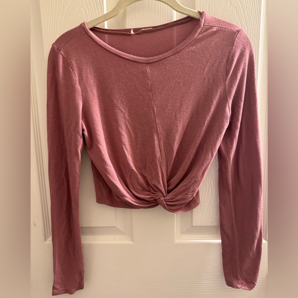 Cropped, long-sleeved shirt with knot in front